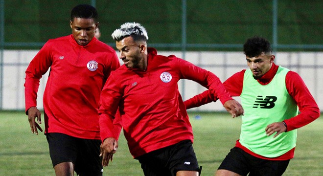 Antalyaspor, Erzurum'da güç depoluyor