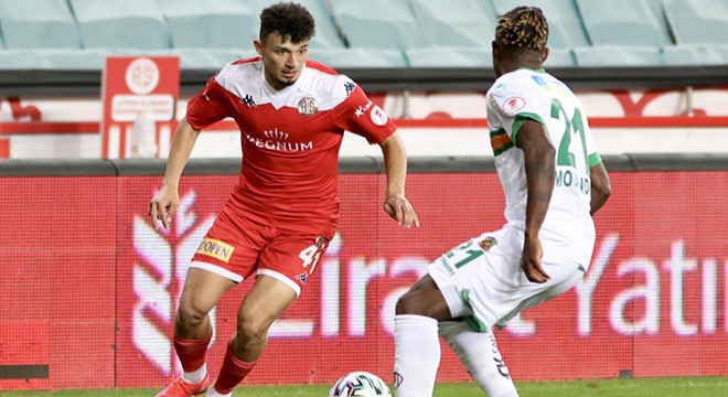 Antalyaspor'da Gökdeniz 6 hafta yok