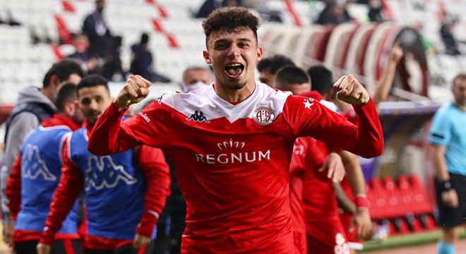 Antalyaspor'da Gökdeniz parlamaya devam ediyor