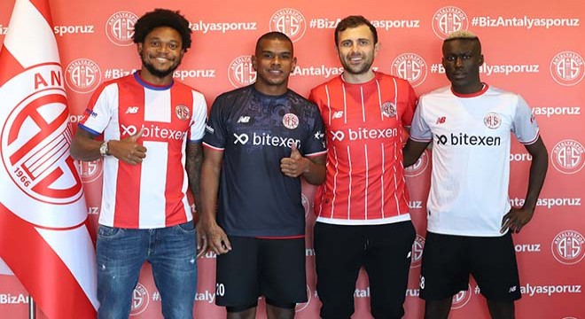Antalyaspor'da yeni transferler için imza töreni düzenlendi