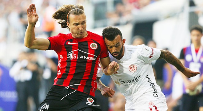 Antalyaspor deplasmanda 3 puan aldı