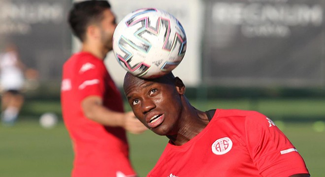 Antalyaspor tehlikeyi atlattı, gözler kupa finaline çevrildi