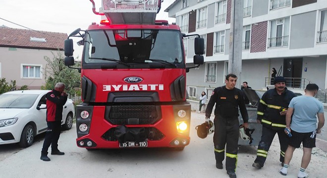 Apart dairedeki yangın korkuttu