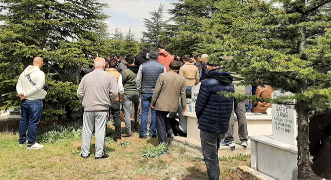 Apartta ölü bulunan polis toprağa verildi