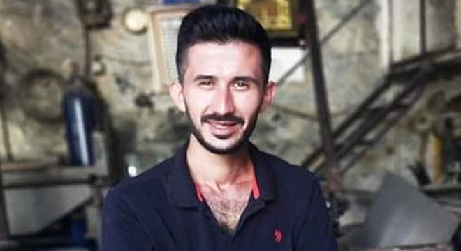 Aracı çekiciye yüklerken otomobil çarptı: 2 ölü, 1 yaralı
