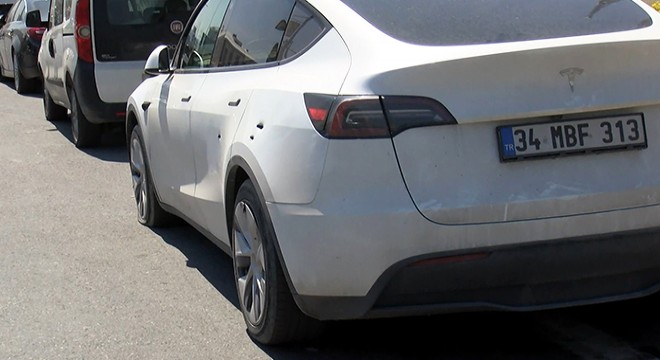 Aracından inerken silahlı saldırıya uğradı