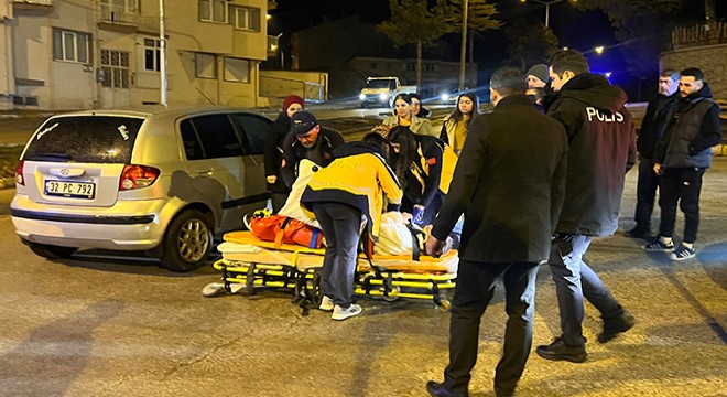 Araçlar kavşakta çarpıştı: 1 yaralı