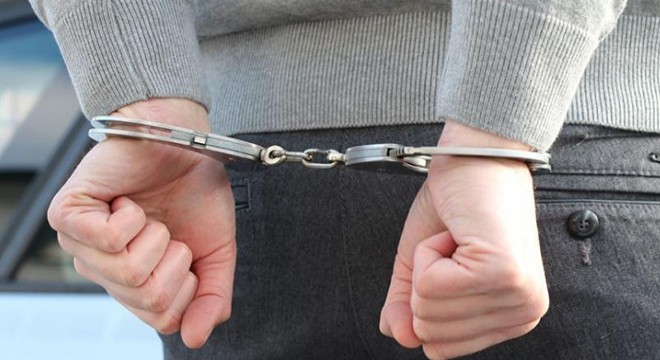 Aranan 8 şüpheli yakalanıp tutuklandı