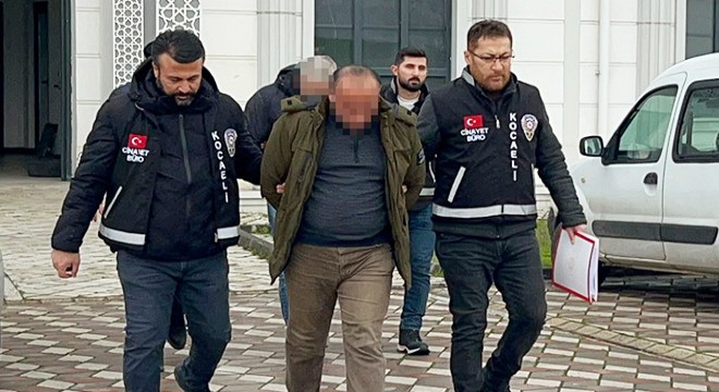 Arkadaşını boğup, otomobilde cesediyle dolaşmış