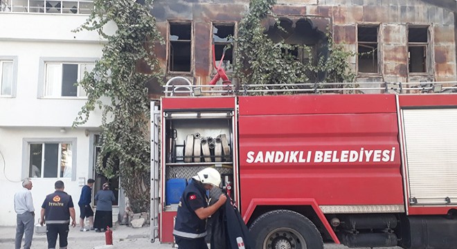 Ateşte unutulan tencere yangın çıkardı