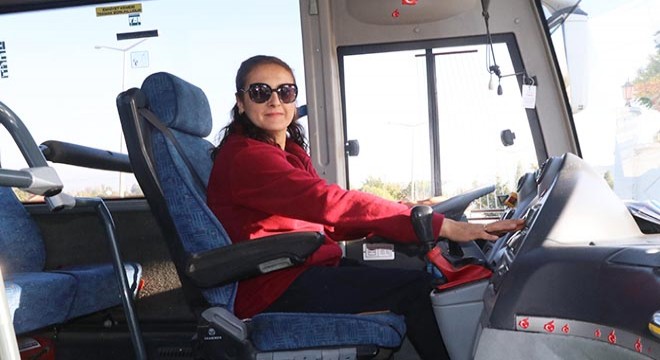 Aylin, hayalini gerçekleştirip servis şoförü oldu
