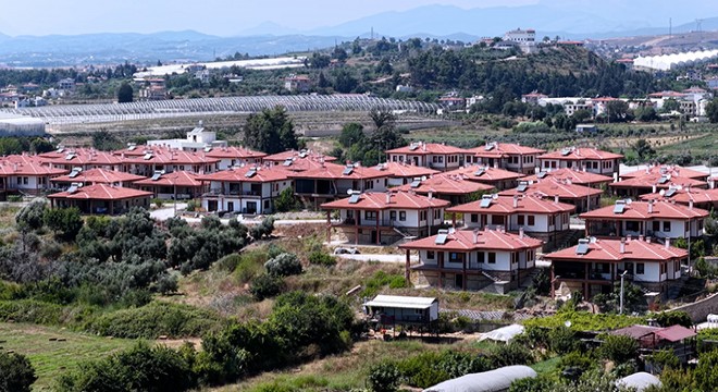 Bakan Kurum, Manavgat'ta yangın sonrası inşa edilen evleri paylaştı