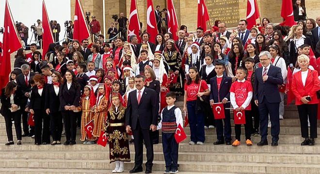 Bakan Tekin, öğrencilerle Anıtkabir'i ziyaret etti