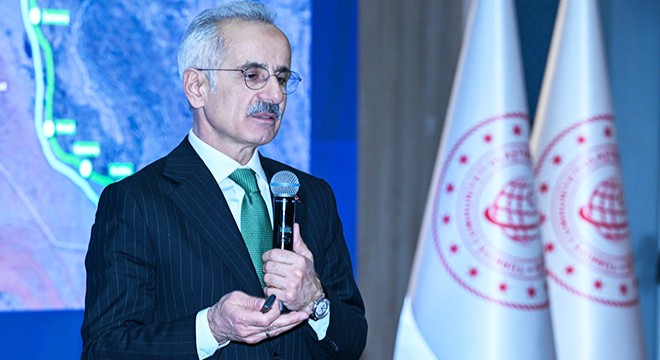 Bakan Uraloğlu: Türk sahipli 14 gemi Hürmüz'de bekliyor