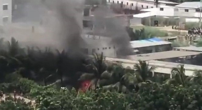 Bangladeş'te savaş uçağı üniversite kampüsüne düştü