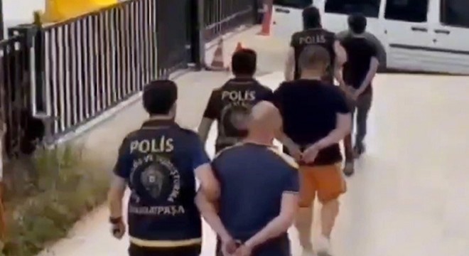 Banka müdürünün aracına tehdit mesajı bırakan 3 şüpheli serbest
