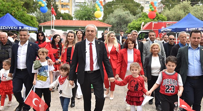 Başkan Kocagöz çocuklarla yürüdü