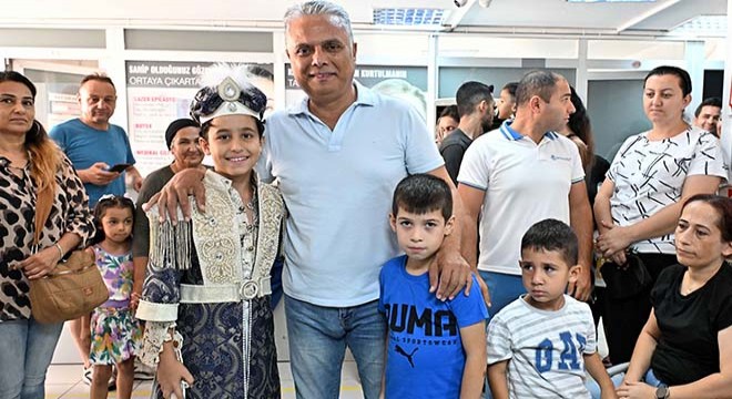 Başkan Uysal'dan sünnet çocuklarına ziyaret