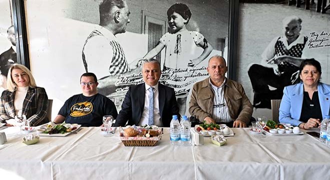 Başkan Uysal, özel gençlerle buluştu