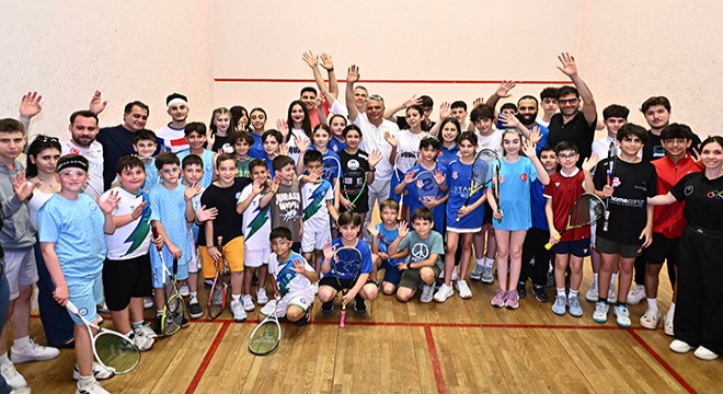 Başkan Uysal, squash sporcularıyla turnuvada bir araya geldi