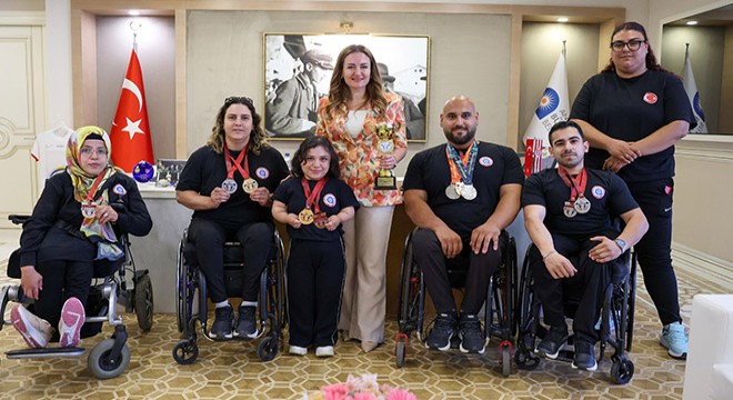 Başkan Vekili Özdemir şampiyon sporcuları ağırladı