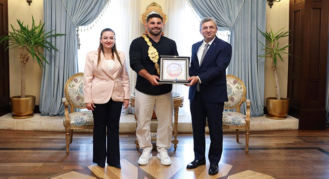 Başpehlivan Taş'tan Vali Şahin'e ziyaret