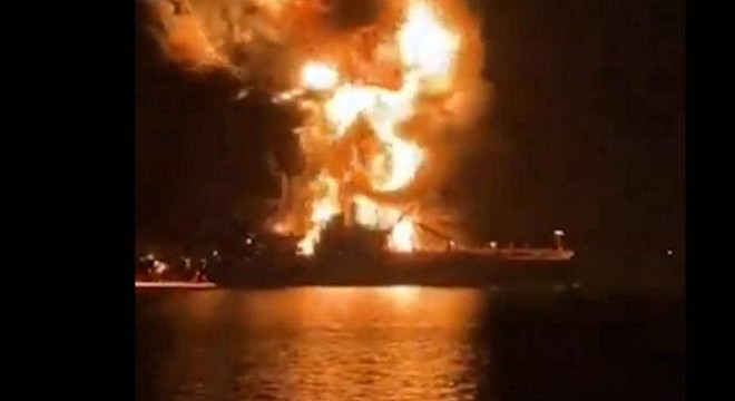 Basra Limanı yakınlarında 2 petrol tankerine saldırı