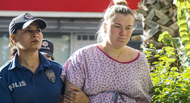 Bebeğini bırakan anne: Polisin uyarısıyla doğum yaptığımı fark ettim