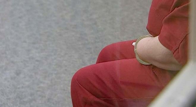 Bebeğini çöp kutusuna atan anneyi 23 yıl sonra DNA'sı ele verdi