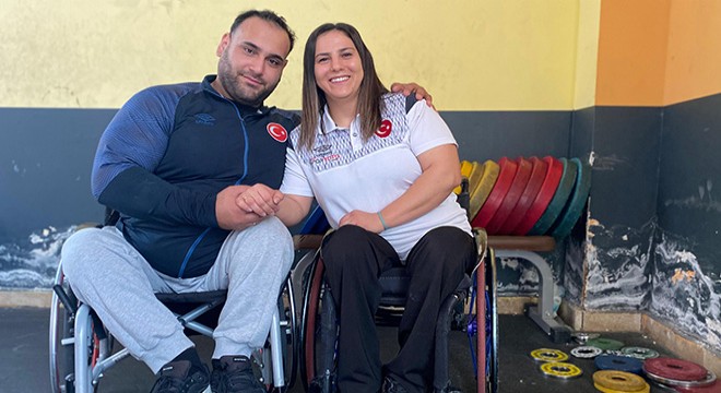 Bedensel engelli milli halterciler, sporda aşkı buldu