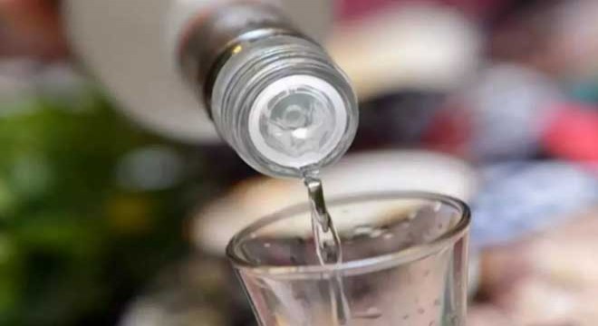Berberde sahte içki içen kişi öldü