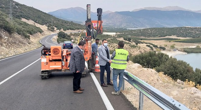 Beydere yolu asfaltlanıp, bariyer yapıldı