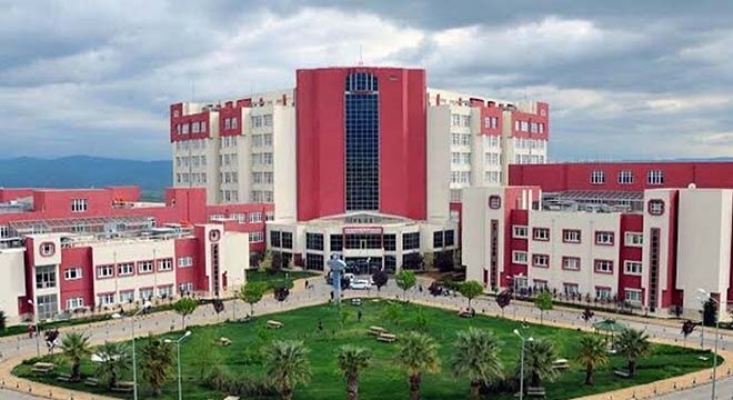 Bıçak parası aldığı öne sürülen profesör ile sekreteri gözaltında