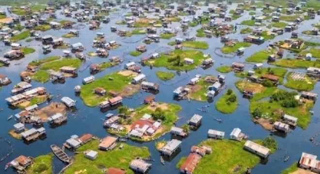 Binlerce kişi suyun üzerinde yaşıyor