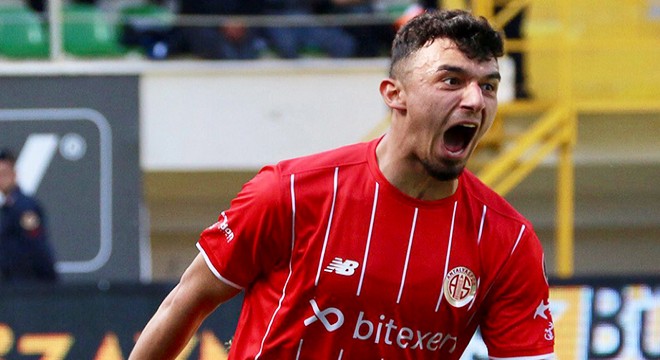 Bodrumspor, Gökdeniz Bayrakdar'ın bonservisinin yarısını aldı