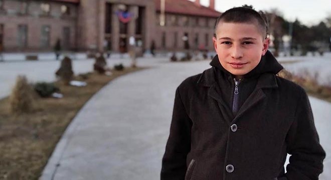 Boğazından bıçaklanan Ahmet Efe, yaşam mücadelesini kaybetti