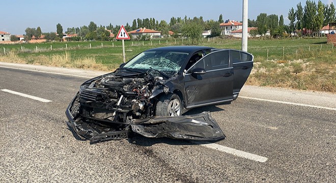 Bolvadin Kaymakamı Bolat’ın makam aracı kaza yaptı