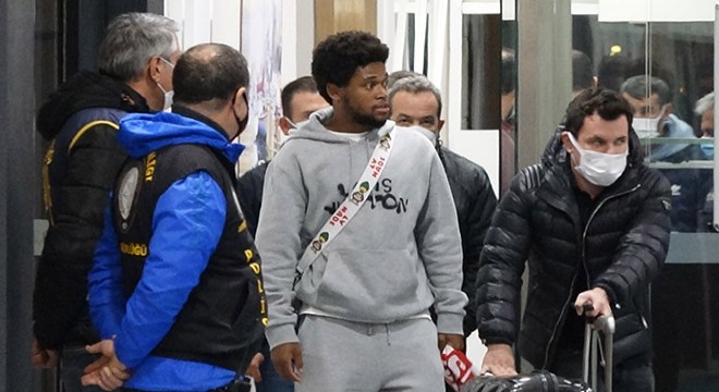 Brezilyalı forvet Luiz Adriano, Antalya'ya geldi