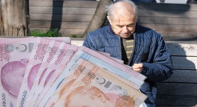 Bu durumda olan emeklilerin maaşı kesilecek