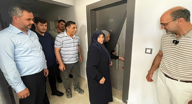 Bucak'ta TOKİ konutlarının anahtar teslimi başladı