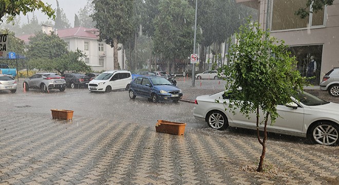 Bucak'ta dolu yağdı
