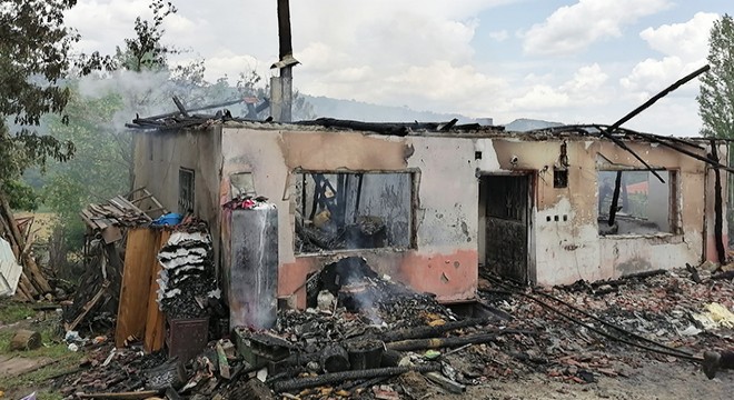 Bucak'ta ev yangını