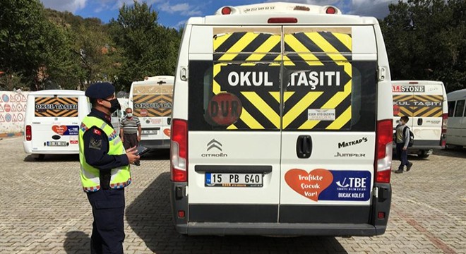 Bucak'ta jandarma servis şoförlerini denetledi