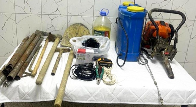 Bucak'ta kaçak kazı yapan 4 kişiye suçüstü