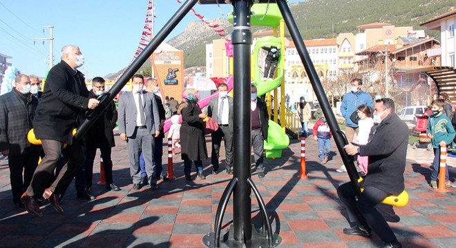 Bucak'ta kaykay, paten ve bisiklet parkı açıldı