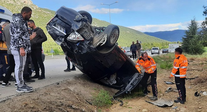 Bucak'ta otomobil takla attı
