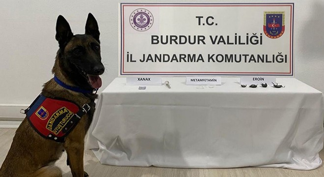 Bucak'ta otomobilde uyuşturucu ele geçirdi