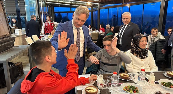 Bucak'ta özel çocuklara iftar