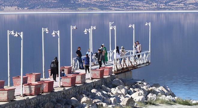 Burdur Gölü'nde iskele, 18 metre uzaklaştı