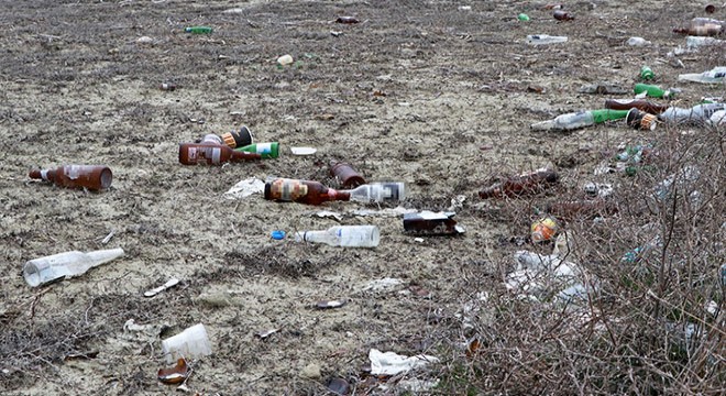 Burdur Gölü sahili şişe çöplüğüne döndü